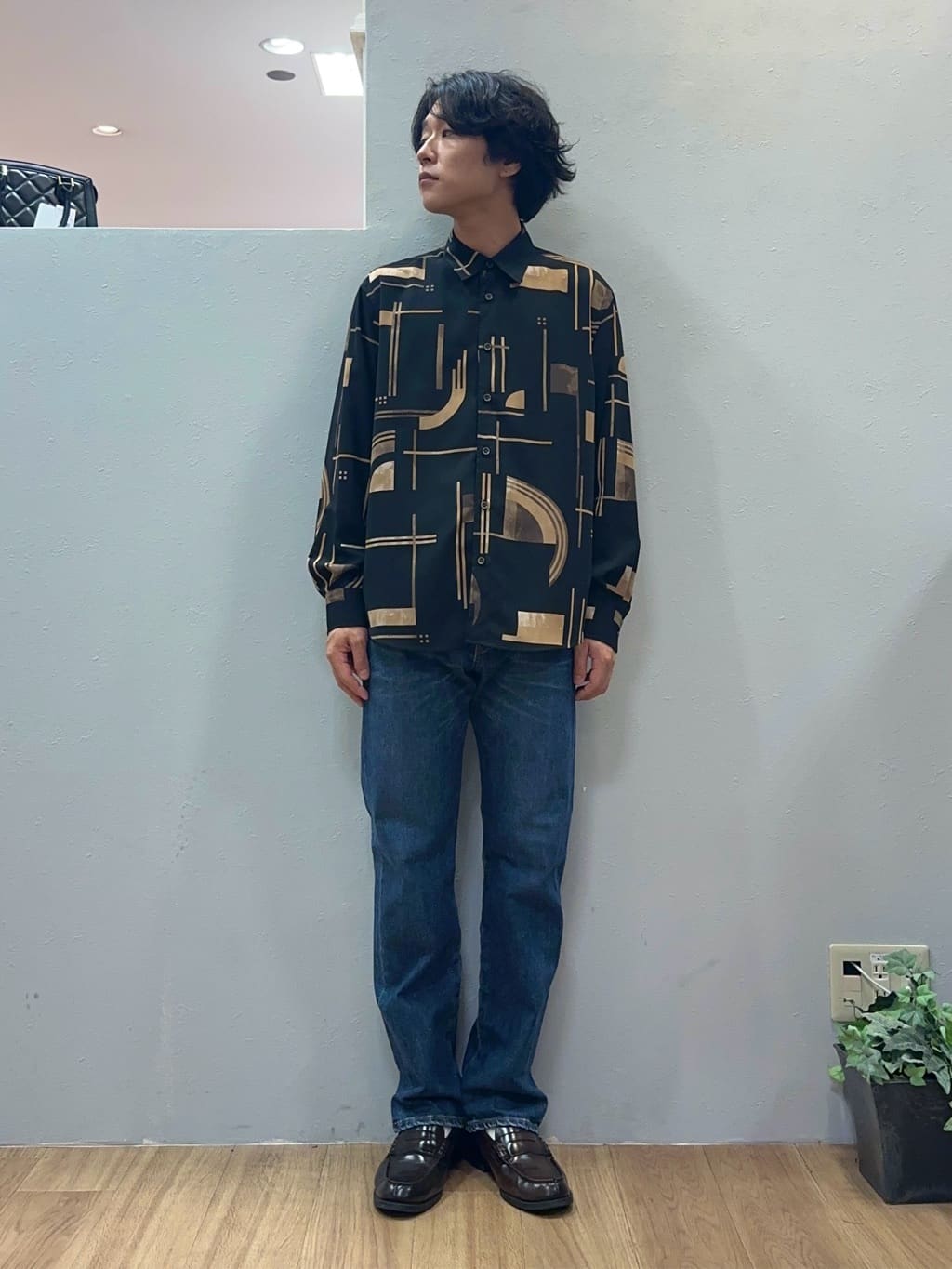 Uさんの「TAKEO KIKUCHI｜【モンスターストレッチ】日本製 ウォッシュド デニムパンツ」を使ったコーディネート