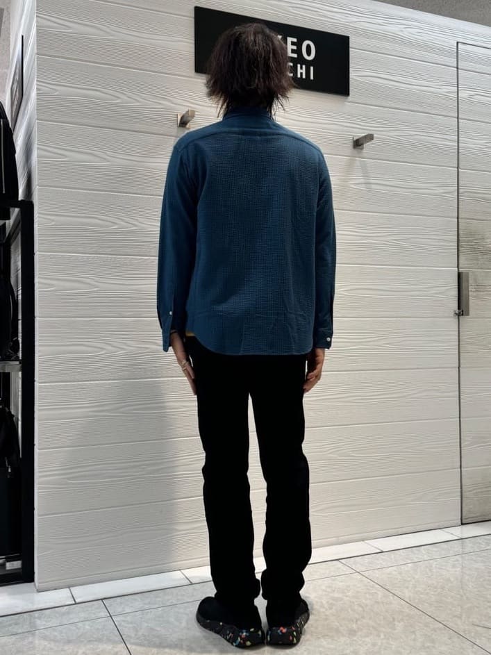 井出恭輔さんの「TAKEO KIKUCHI｜【Sサイズ～】ストレッチ デニム パンツ」を使ったコーディネート