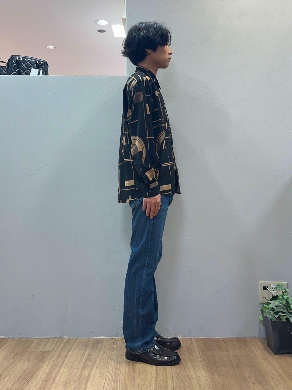 Uさんの「TAKEO KIKUCHI｜【モンスターストレッチ】日本製 ウォッシュド デニムパンツ」を使ったコーディネート