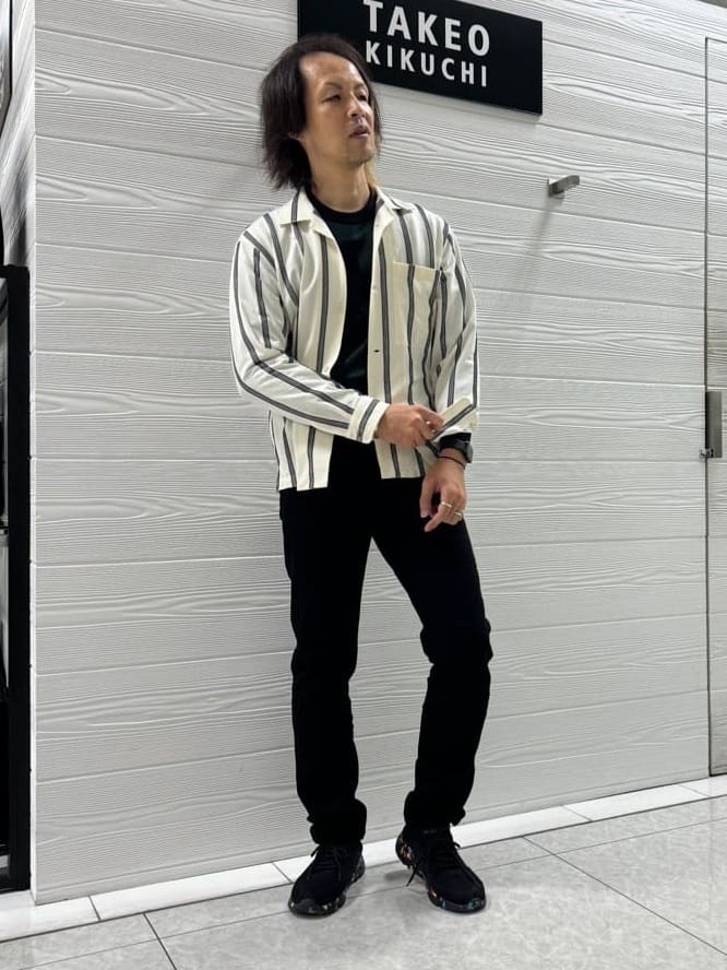 井出恭輔さんの「TAKEO KIKUCHI｜【Sサイズ～】ストレッチ デニム パンツ」を使ったコーディネート