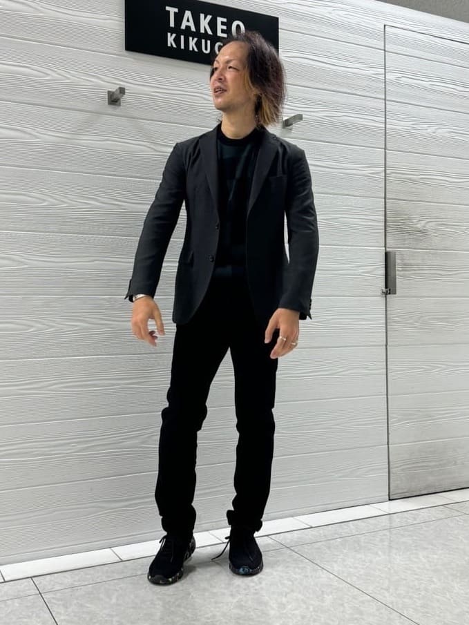 井出恭輔さんの「TAKEO KIKUCHI｜【Sサイズ～】ストレッチ デニム パンツ」を使ったコーディネート