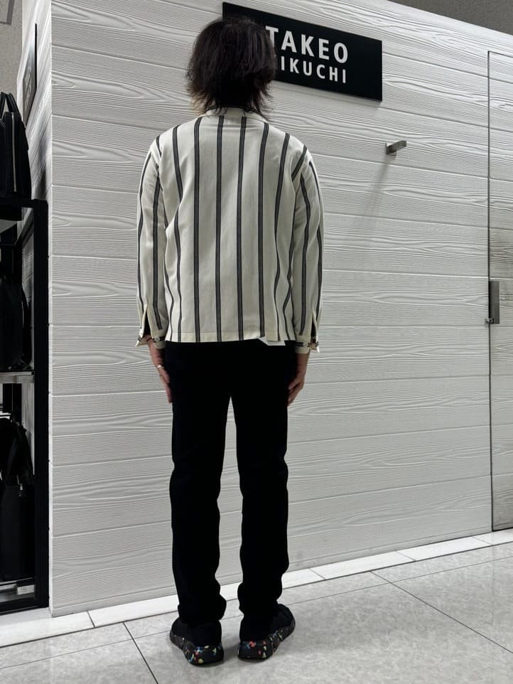 井出恭輔さんの「TAKEO KIKUCHI｜【Sサイズ～】ストレッチ デニム パンツ」を使ったコーディネート