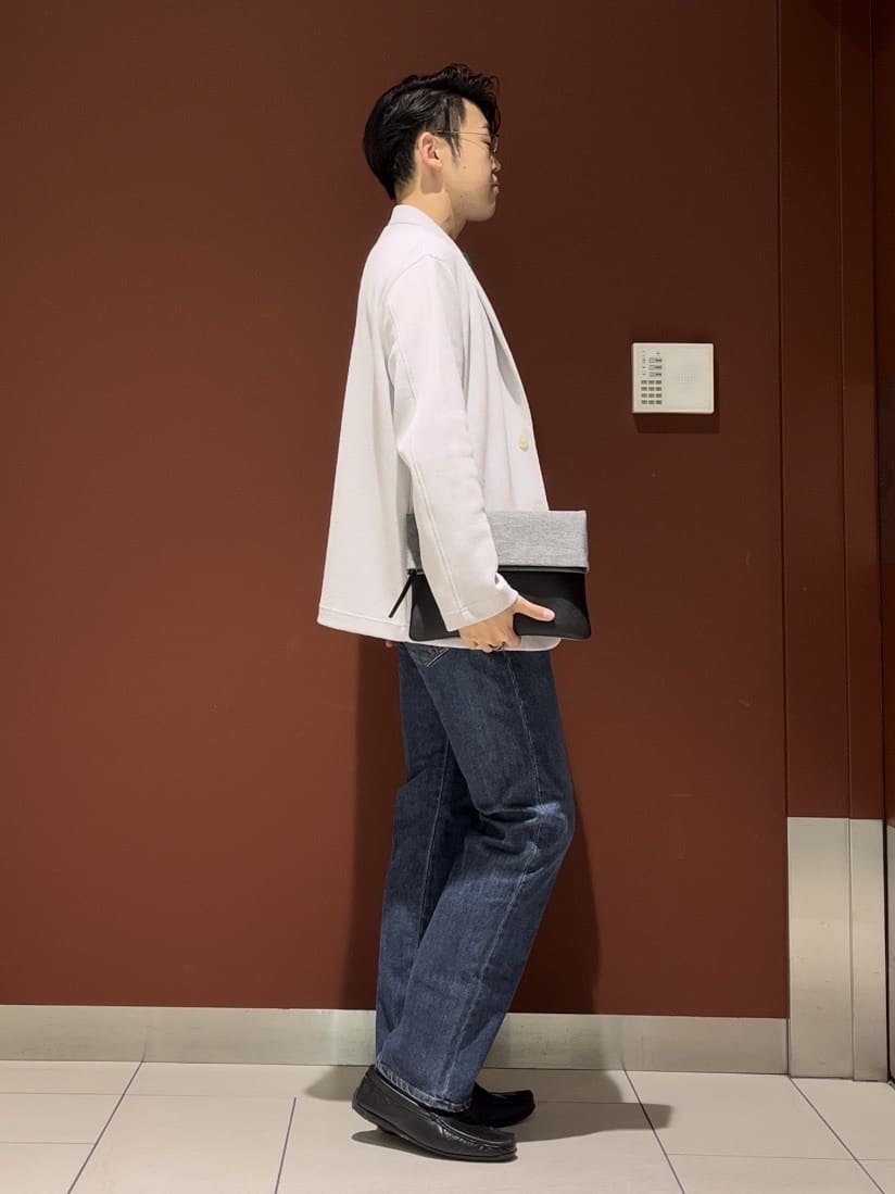 ジュンさんの「TAKEO KIKUCHI｜【モンスターストレッチ】日本製 ウォッシュド デニムパンツ」を使ったコーディネート