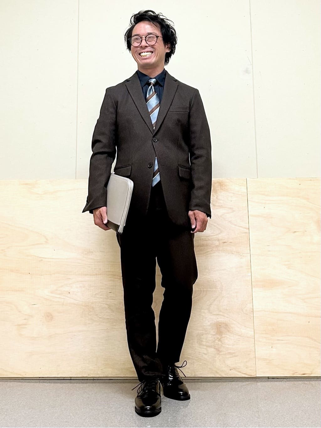 KENJI Iさんの「THE SHOP TK｜【ご好評につき再入荷！！】L字クラッチバッグ 冠婚葬祭/ビジネス/セレモニー/パーティー」を使ったコーディネート