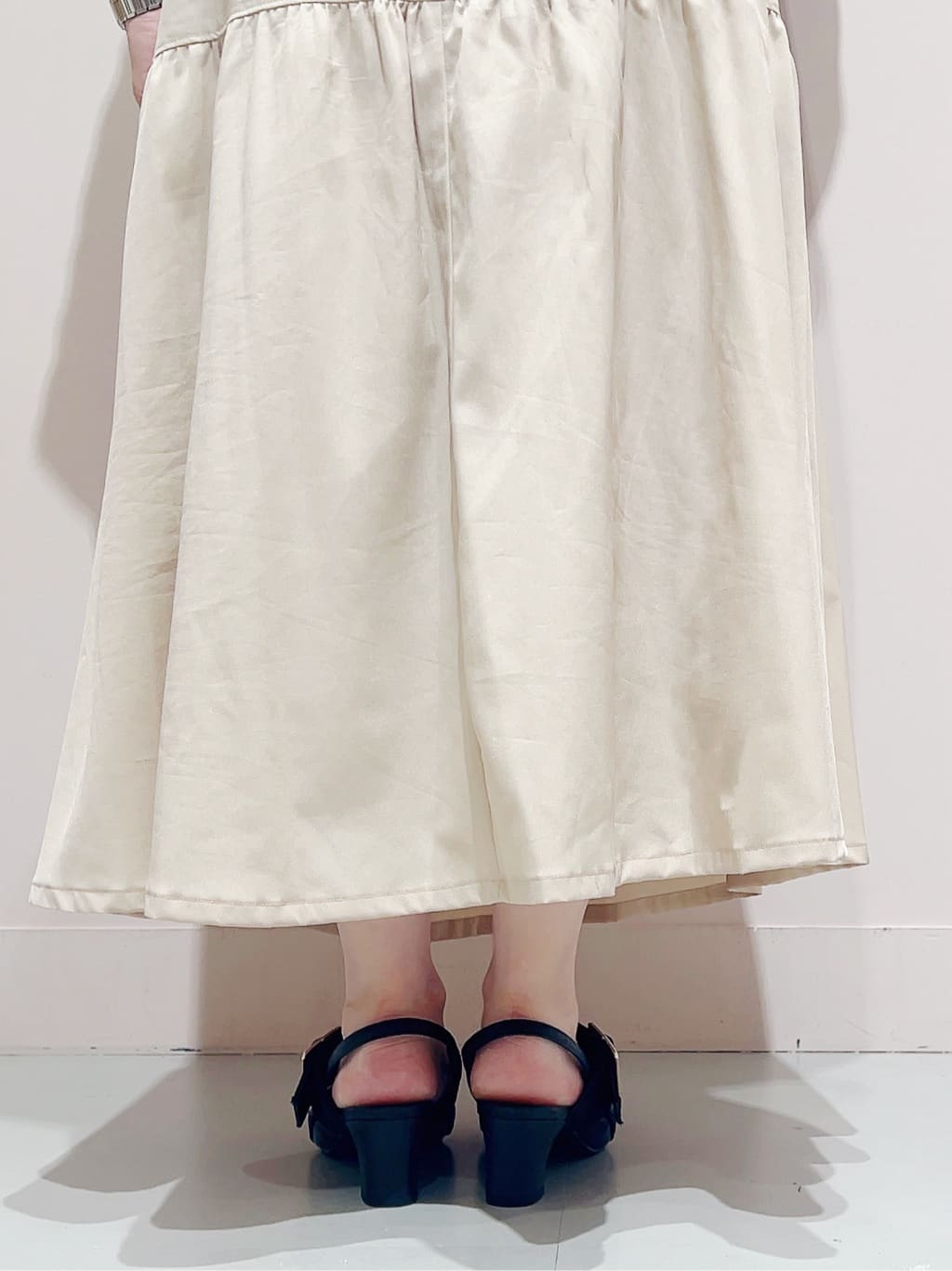 りえさんの「ESPERANZA｜バックルベルトバックストラップパンプス」を使ったコーディネート
