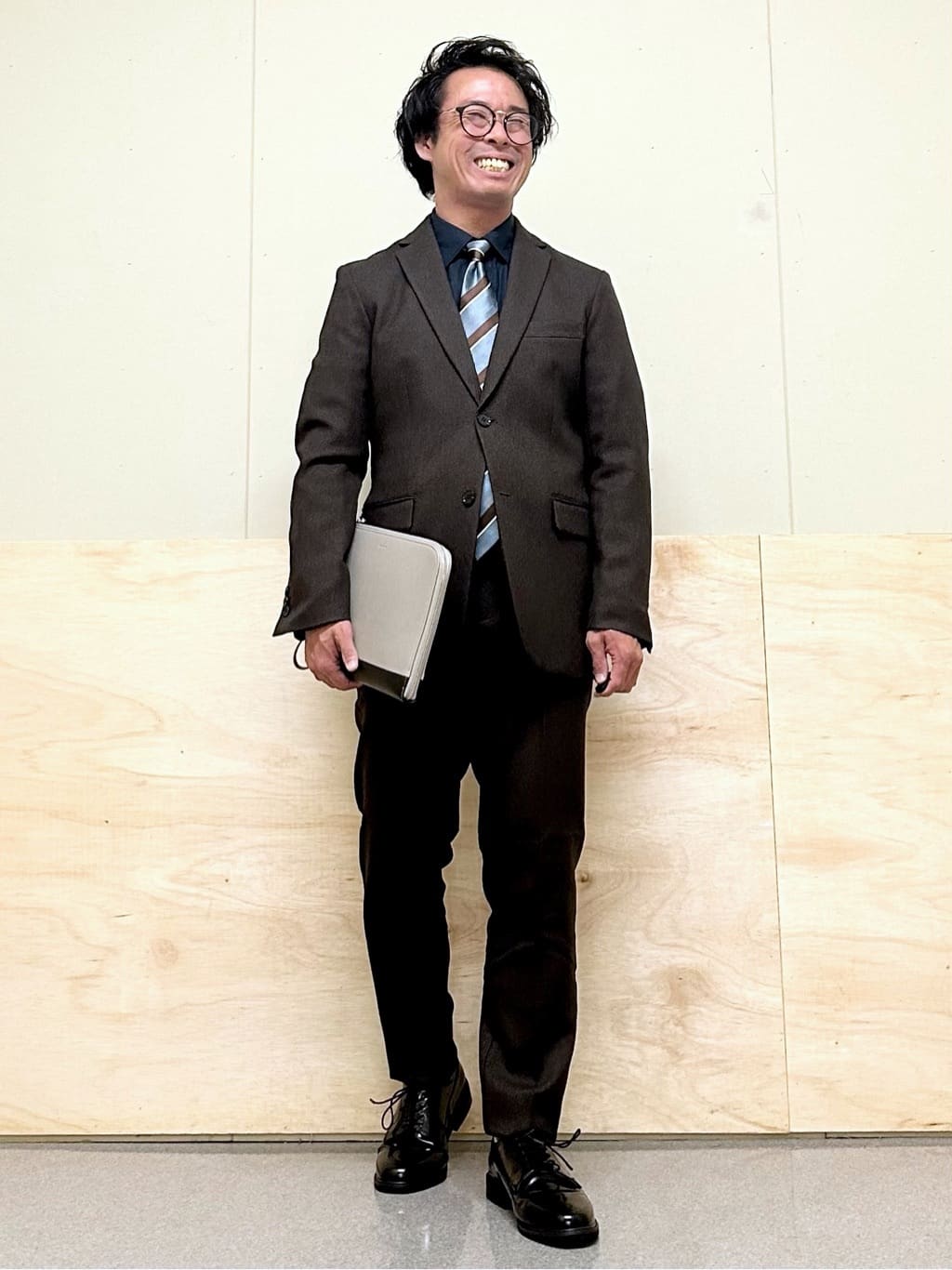 KENJI Iさんの「THE SHOP TK｜【ご好評につき再入荷！！】L字クラッチバッグ 冠婚葬祭/ビジネス/セレモニー/パーティー」を使ったコーディネート