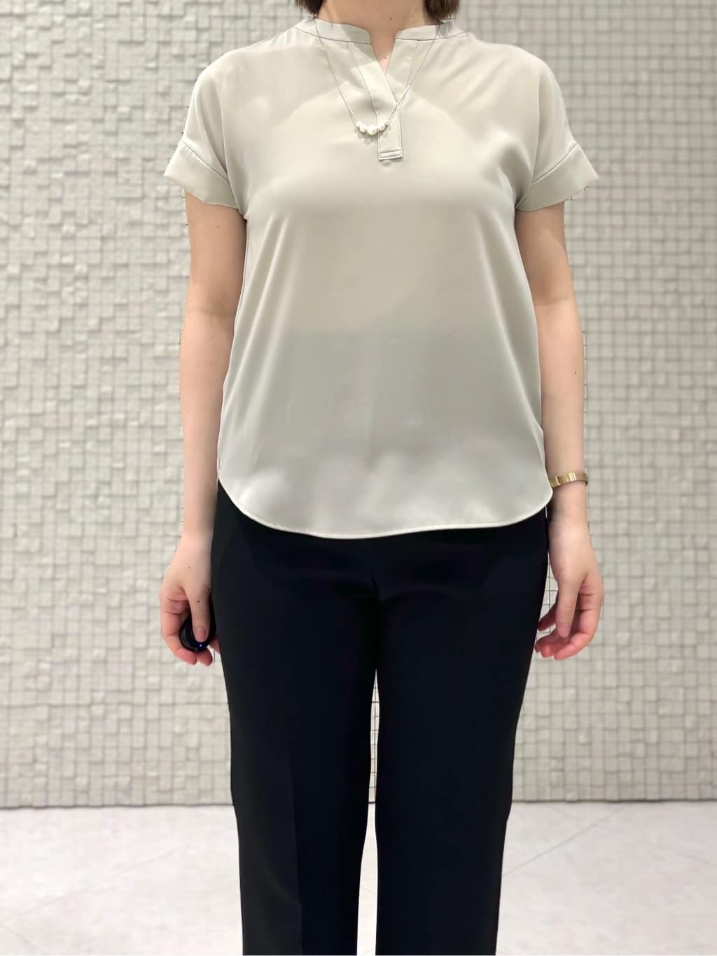 sakuさんの「INDIVI｜【セレモニーにおすすめ！】パール調トップネックレス」を使ったコーディネート