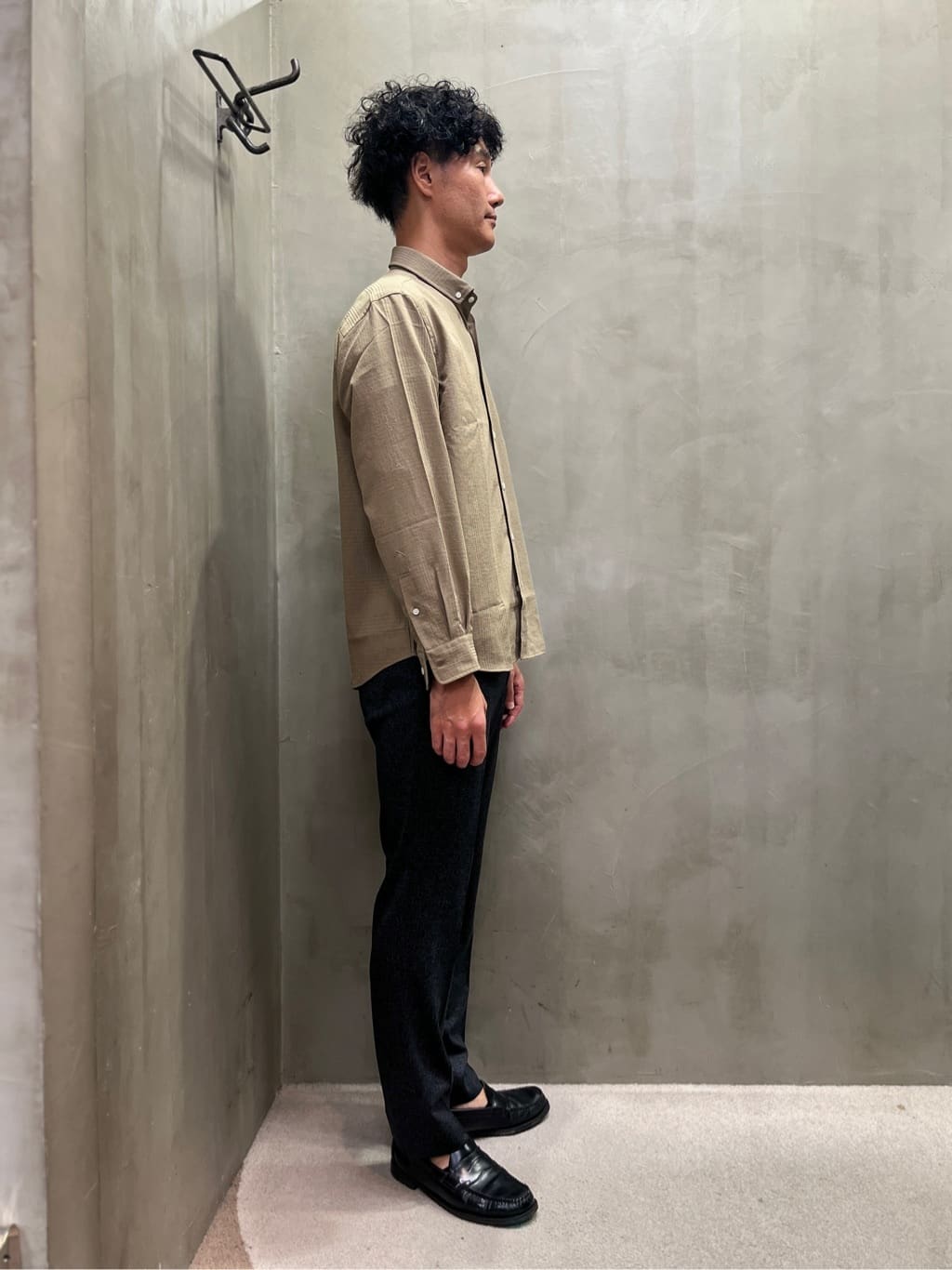 mutoさんの「TAKEO KIKUCHI｜【ONOFF対応】TRダブルニット ストレッチパンツ」を使ったコーディネート