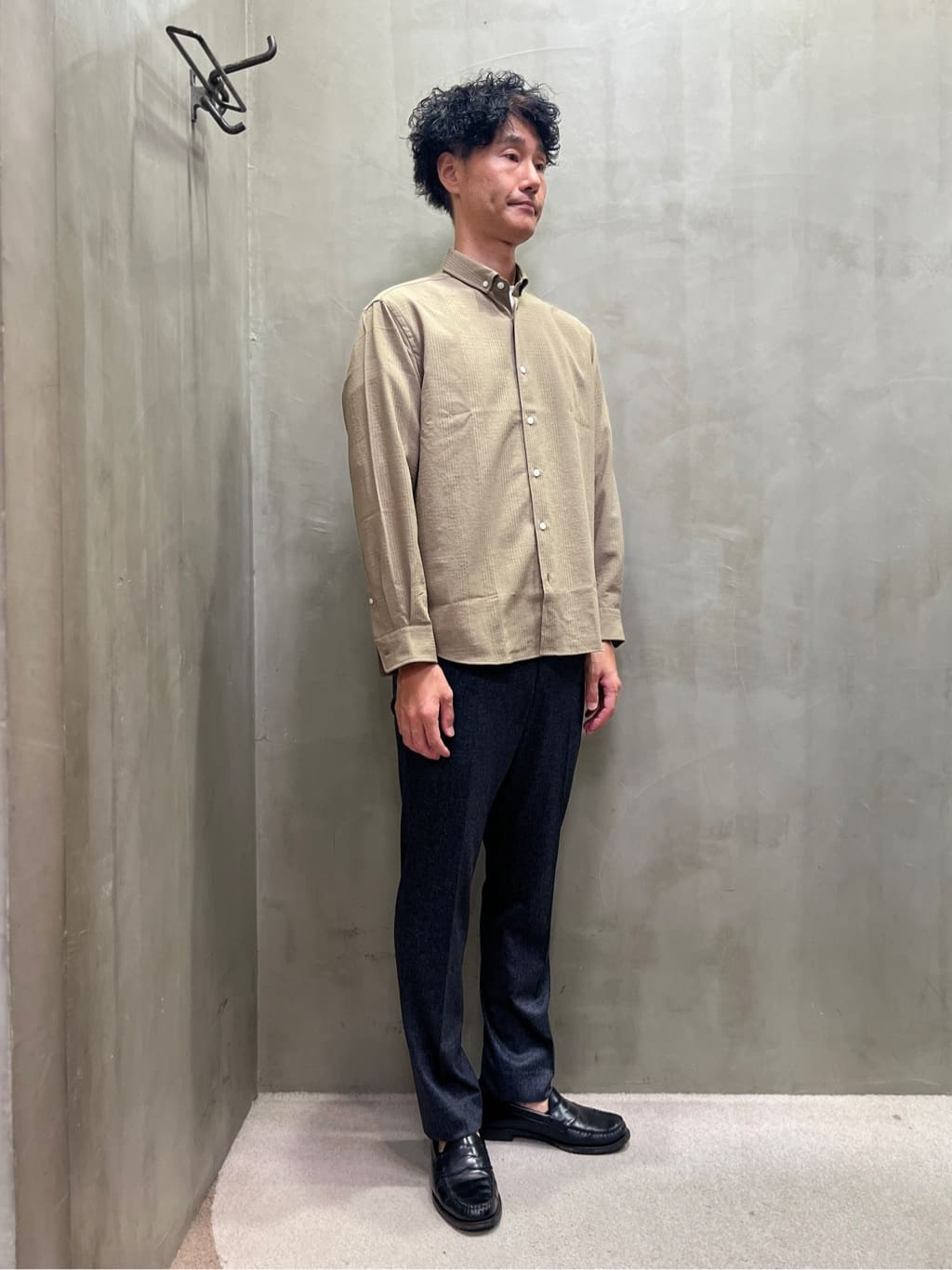 mutoさんの「TAKEO KIKUCHI｜【ONOFF対応】TRダブルニット ストレッチパンツ」を使ったコーディネート