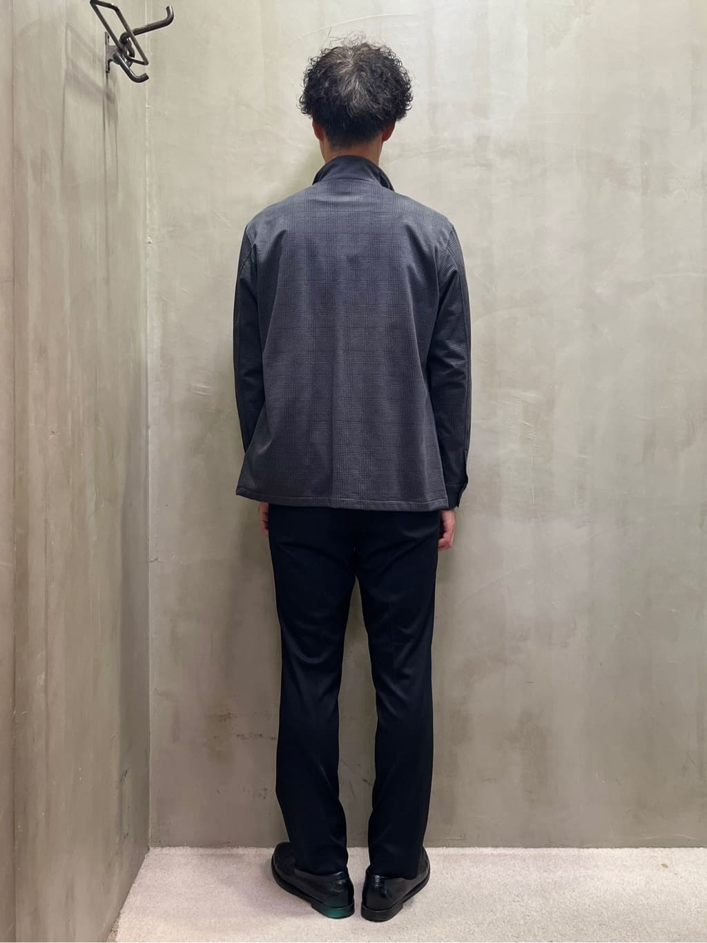 mutoさんの「TAKEO KIKUCHI｜【ONOFF対応】TRダブルニット ストレッチパンツ」を使ったコーディネート