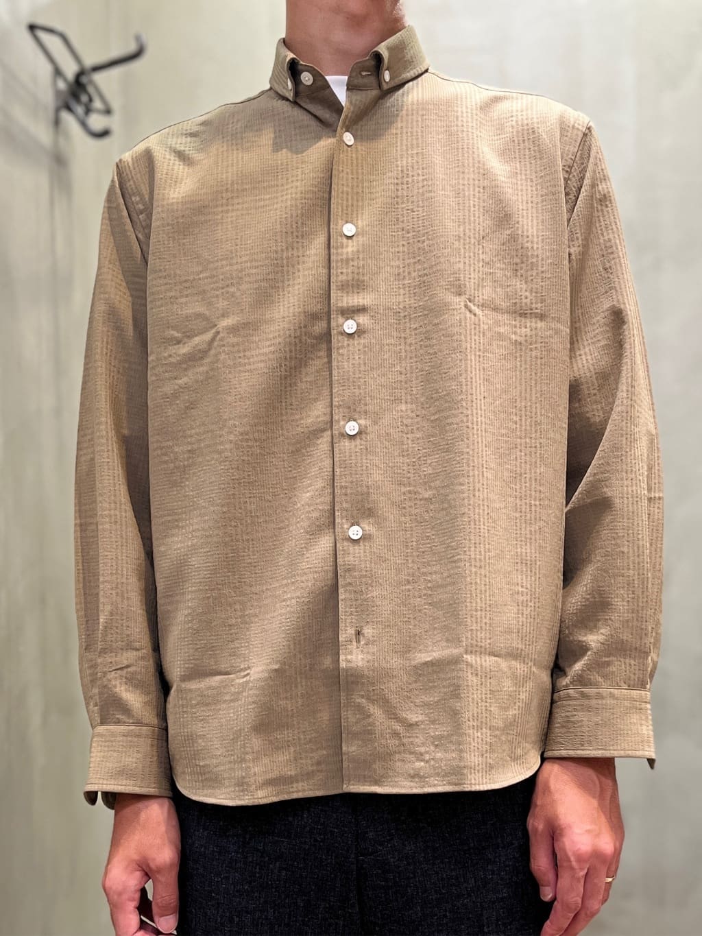 mutoさんの「TAKEO KIKUCHI｜【ONOFF対応】TRダブルニット ストレッチパンツ」を使ったコーディネート