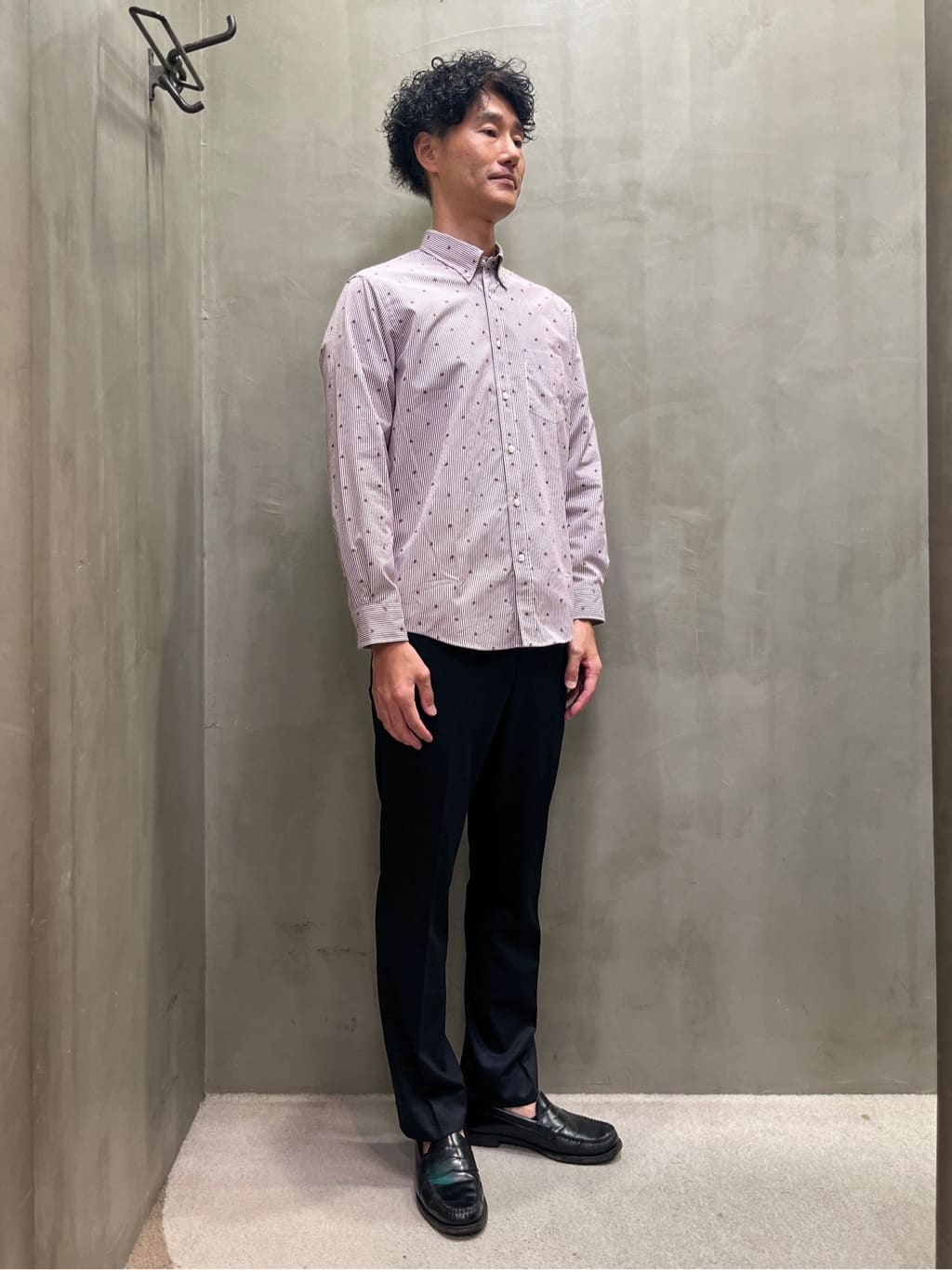 mutoさんの「TAKEO KIKUCHI｜ハットモチーフ ジャカード ストライプ シャツ」を使ったコーディネート