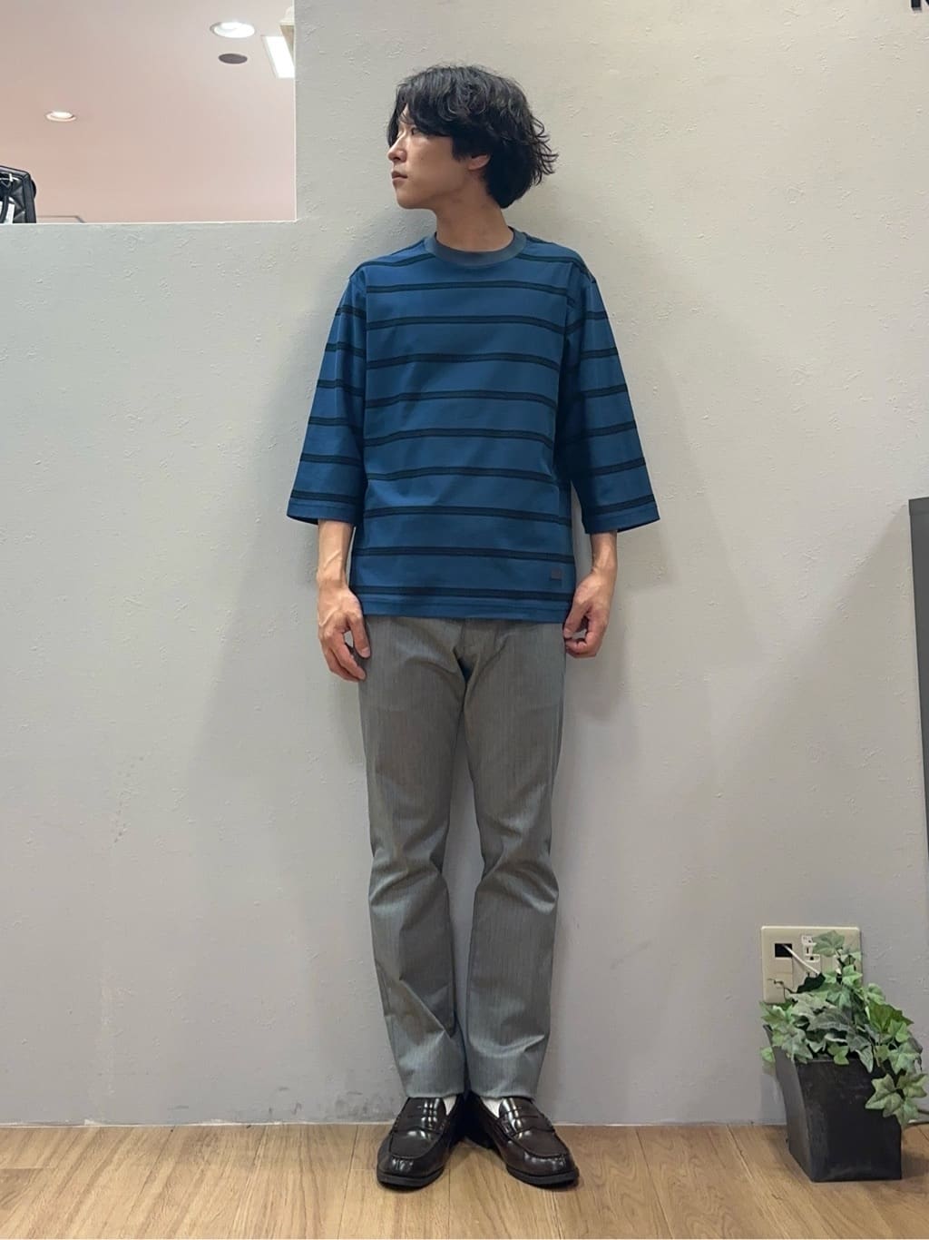 Uさんの「TAKEO KIKUCHI｜【全7サイズ&times;8色展開！】トップマルチヘリンボン パンツ」を使ったコーディネート