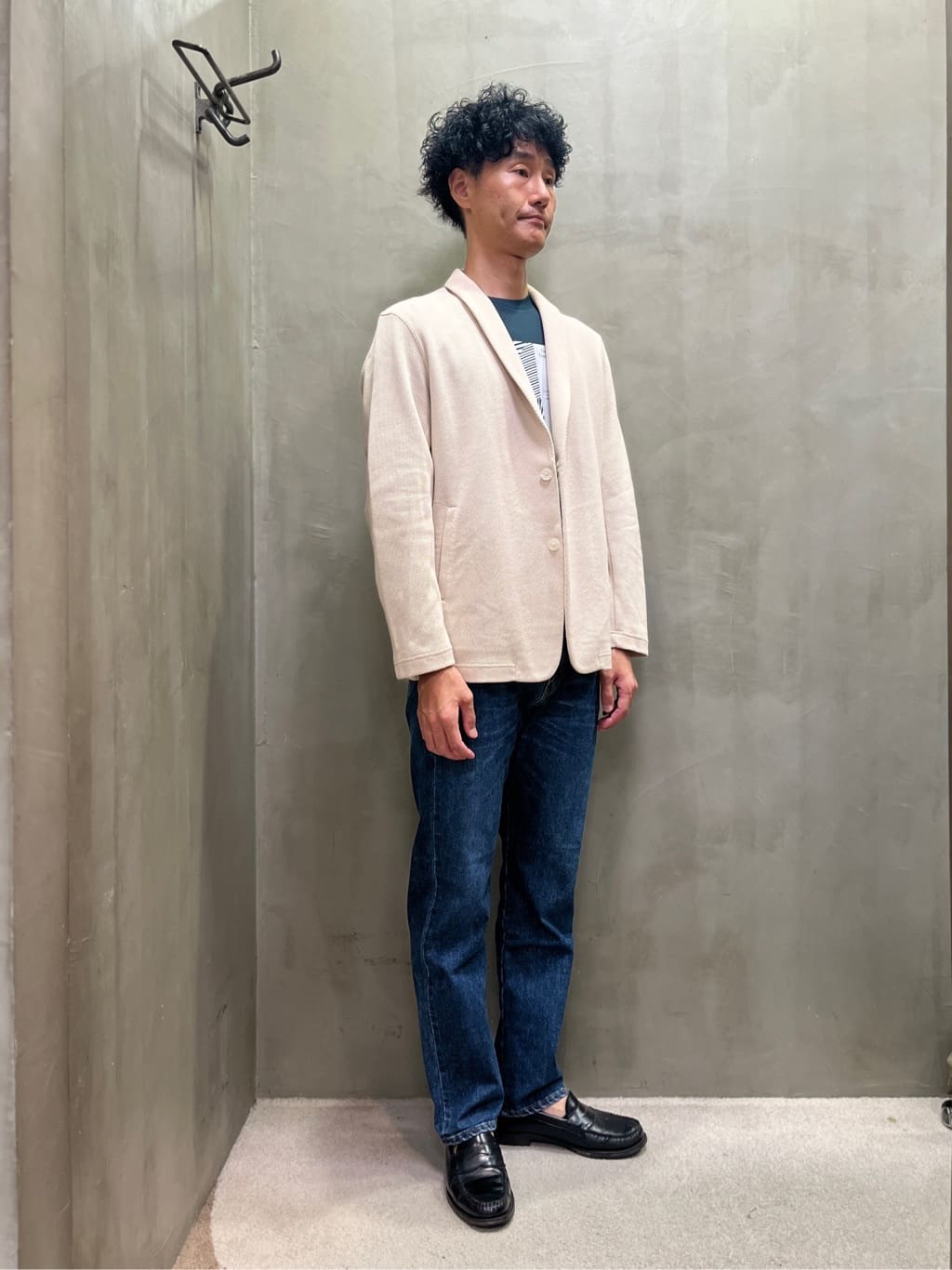 mutoさんの「TAKEO KIKUCHI｜【モンスターストレッチ】日本製 ウォッシュド デニムパンツ」を使ったコーディネート