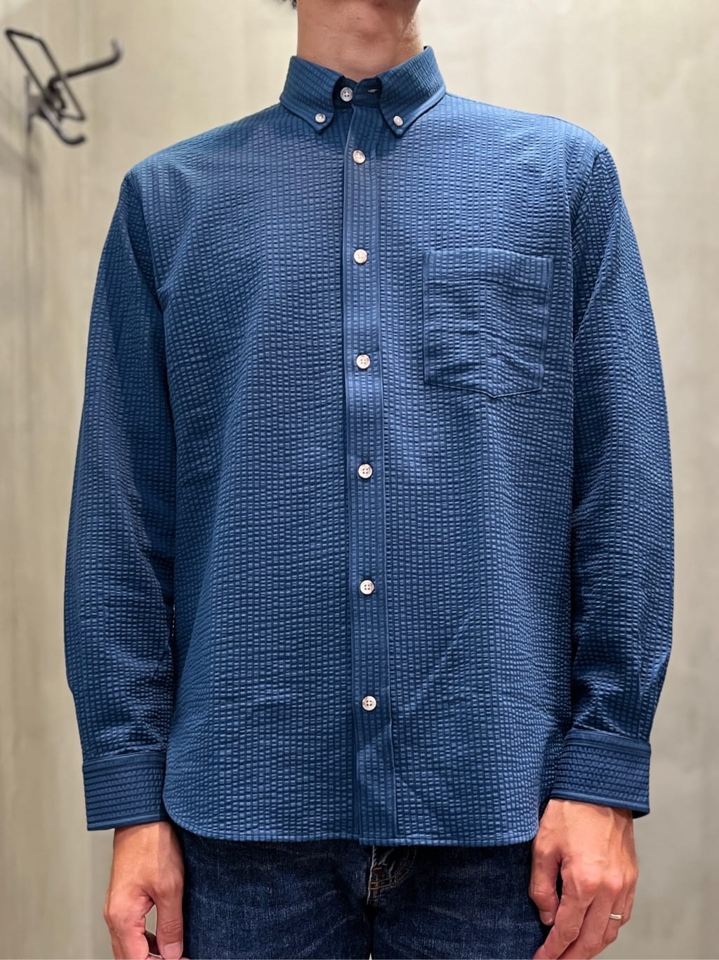 mutoさんの「TAKEO KIKUCHI｜【モンスターストレッチ】日本製 ウォッシュド デニムパンツ」を使ったコーディネート