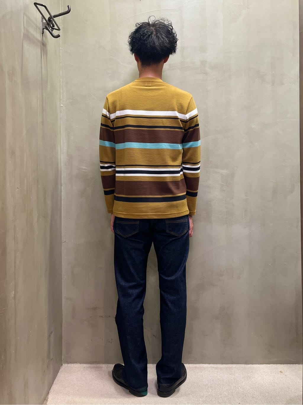 mutoさんの「TAKEO KIKUCHI｜【モンスターストレッチ】日本製 ワンウォッシュ デニムパンツ」を使ったコーディネート