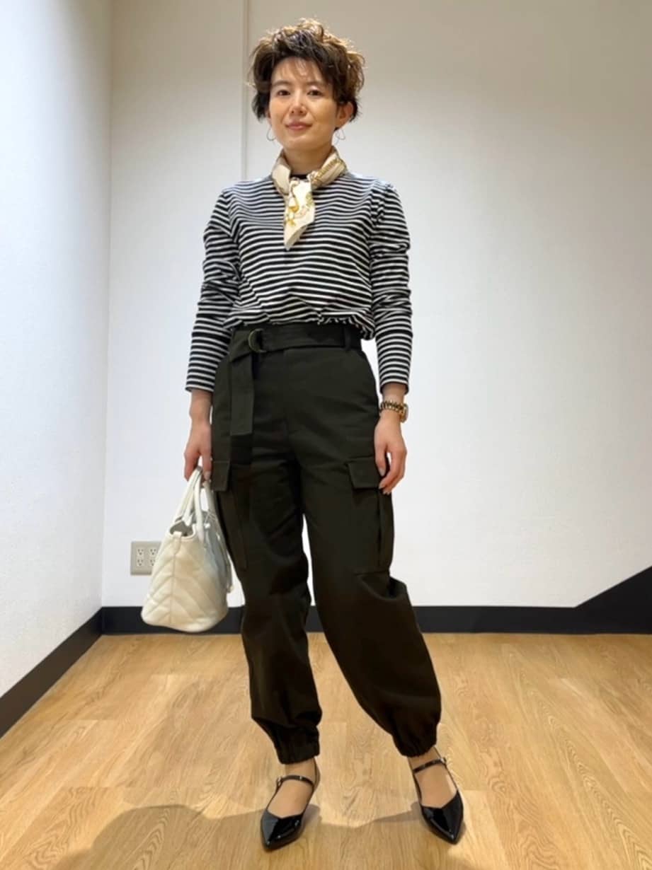MAYUMIさんの「UNTITLED｜【手洗い／58cm正方形】ベルトプリントスカーフ」を使ったコーディネート