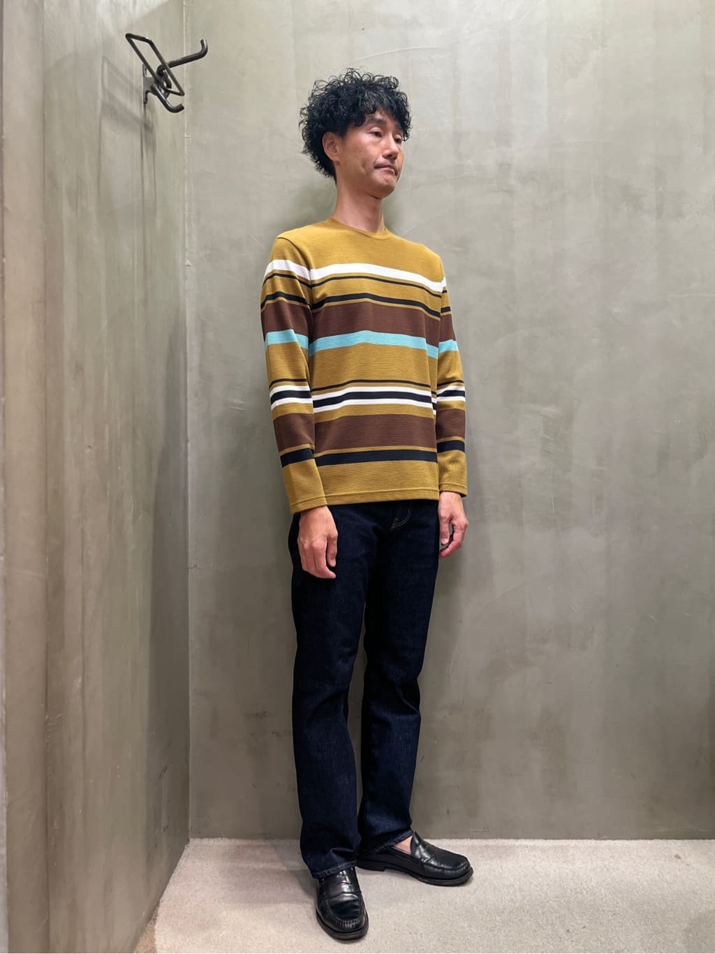 mutoさんの「TAKEO KIKUCHI｜【モンスターストレッチ】日本製 ワンウォッシュ デニムパンツ」を使ったコーディネート