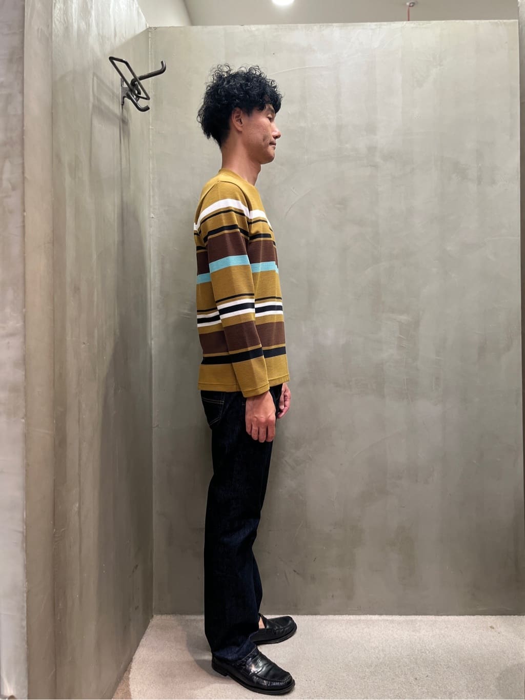 mutoさんの「TAKEO KIKUCHI｜【モンスターストレッチ】日本製 ワンウォッシュ デニムパンツ」を使ったコーディネート
