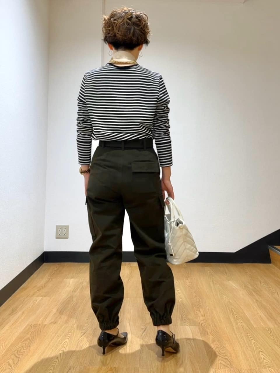 MAYUMIさんの「UNTITLED｜【手洗い／58cm正方形】ベルトプリントスカーフ」を使ったコーディネート