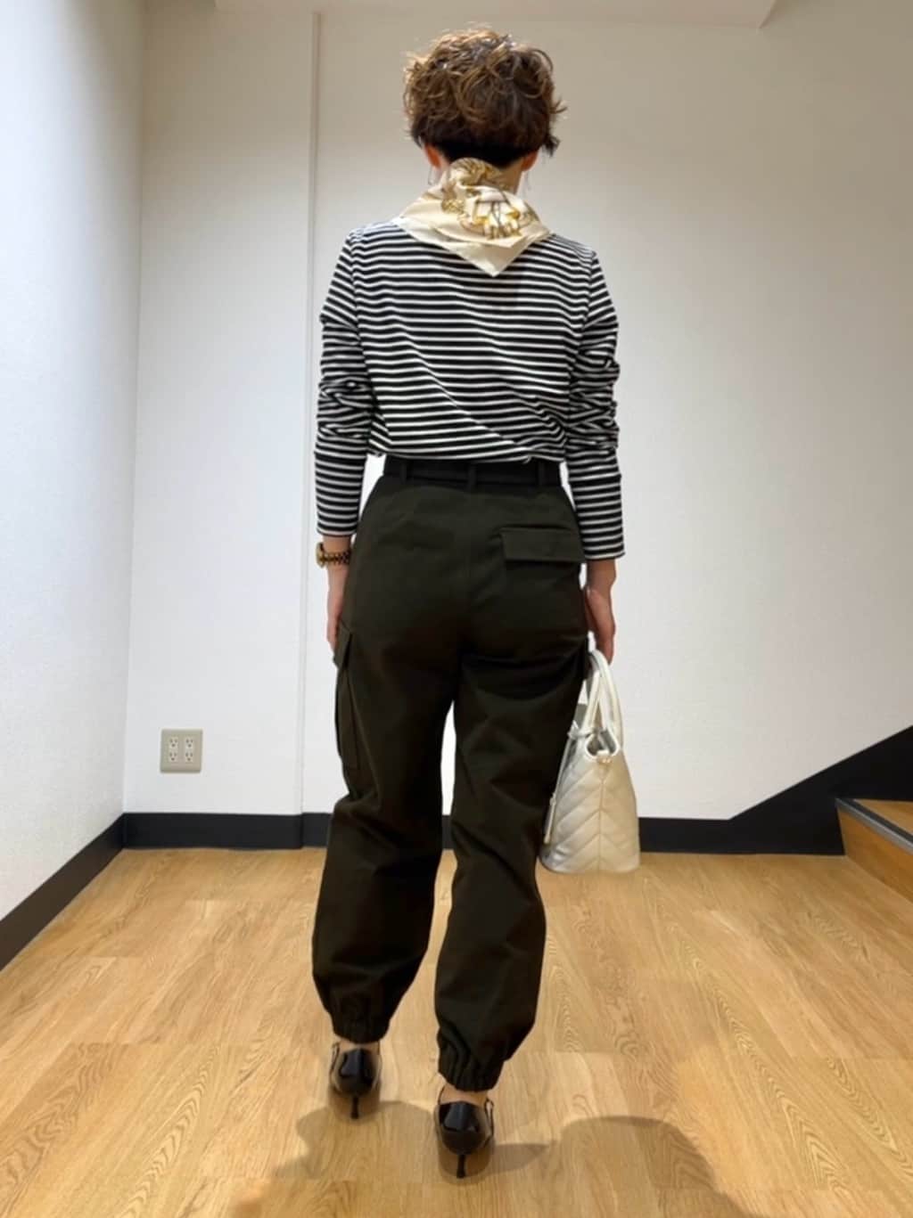 MAYUMIさんの「UNTITLED｜【手洗い／58cm正方形】ベルトプリントスカーフ」を使ったコーディネート