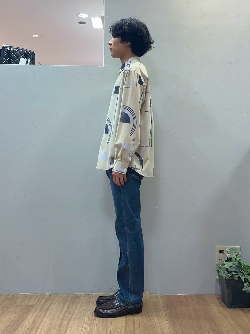 Uさんの「TAKEO KIKUCHI｜【モンスターストレッチ】日本製 ウォッシュド デニムパンツ」を使ったコーディネート