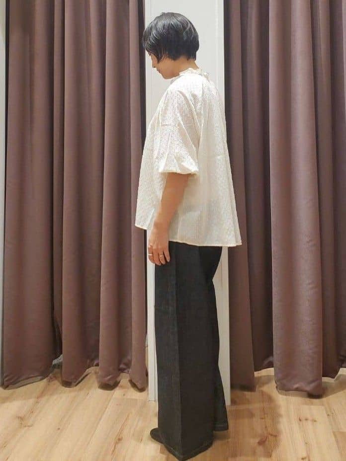 さくさんの「grove｜【SOMETHING&times;grove別注】LISAWIDE DENIM PANTS」を使ったコーディネート