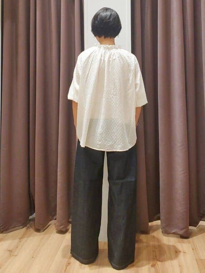 さくさんの「grove｜【SOMETHING&times;grove別注】LISAWIDE DENIM PANTS」を使ったコーディネート