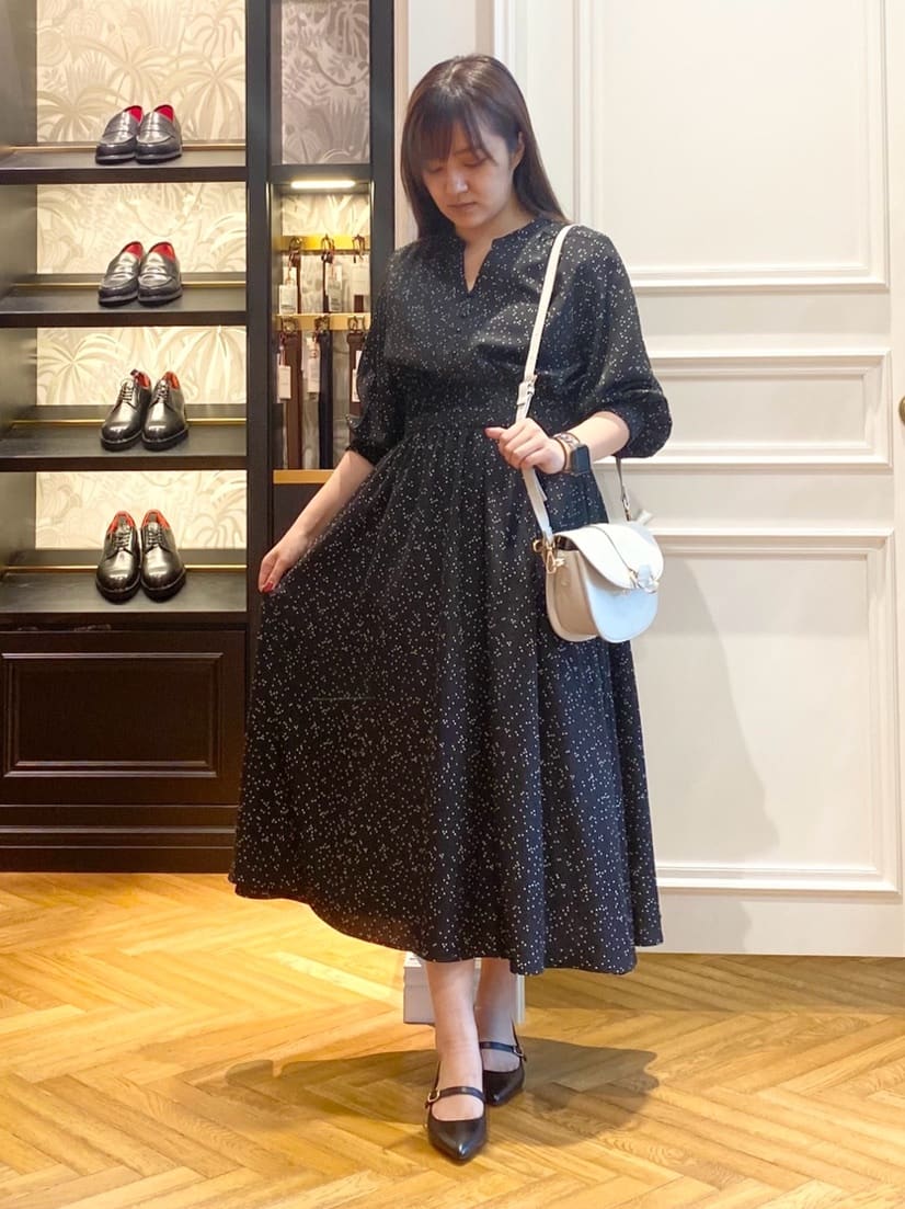 c.wさんの「DRESSTERIOR｜◆【洗える/ウエストゴム】ウエストシャーリングドットワンピース」を使ったコーディネート