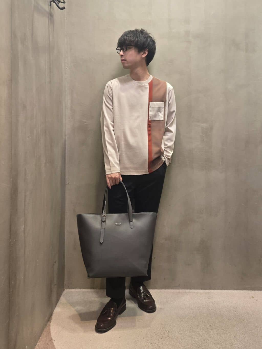 白木駆さんの「TAKEO KIKUCHI｜【ONOFF対応】TRダブルニット ストレッチパンツ」を使ったコーディネート
