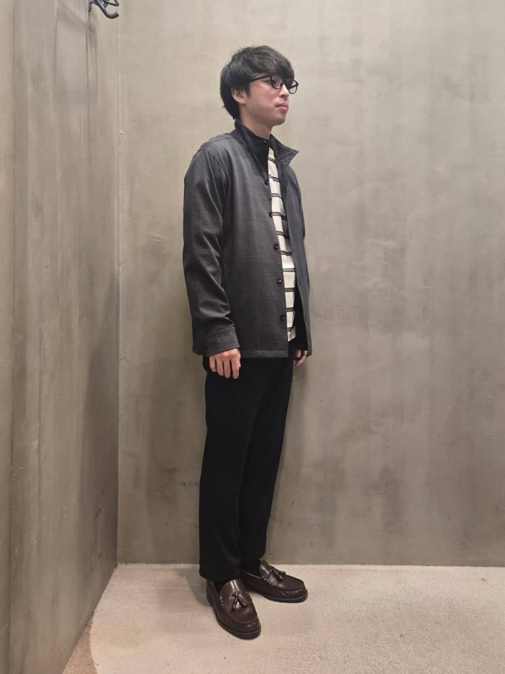 白木駆さんの「TAKEO KIKUCHI｜【ONOFF対応】TRダブルニット ストレッチパンツ」を使ったコーディネート