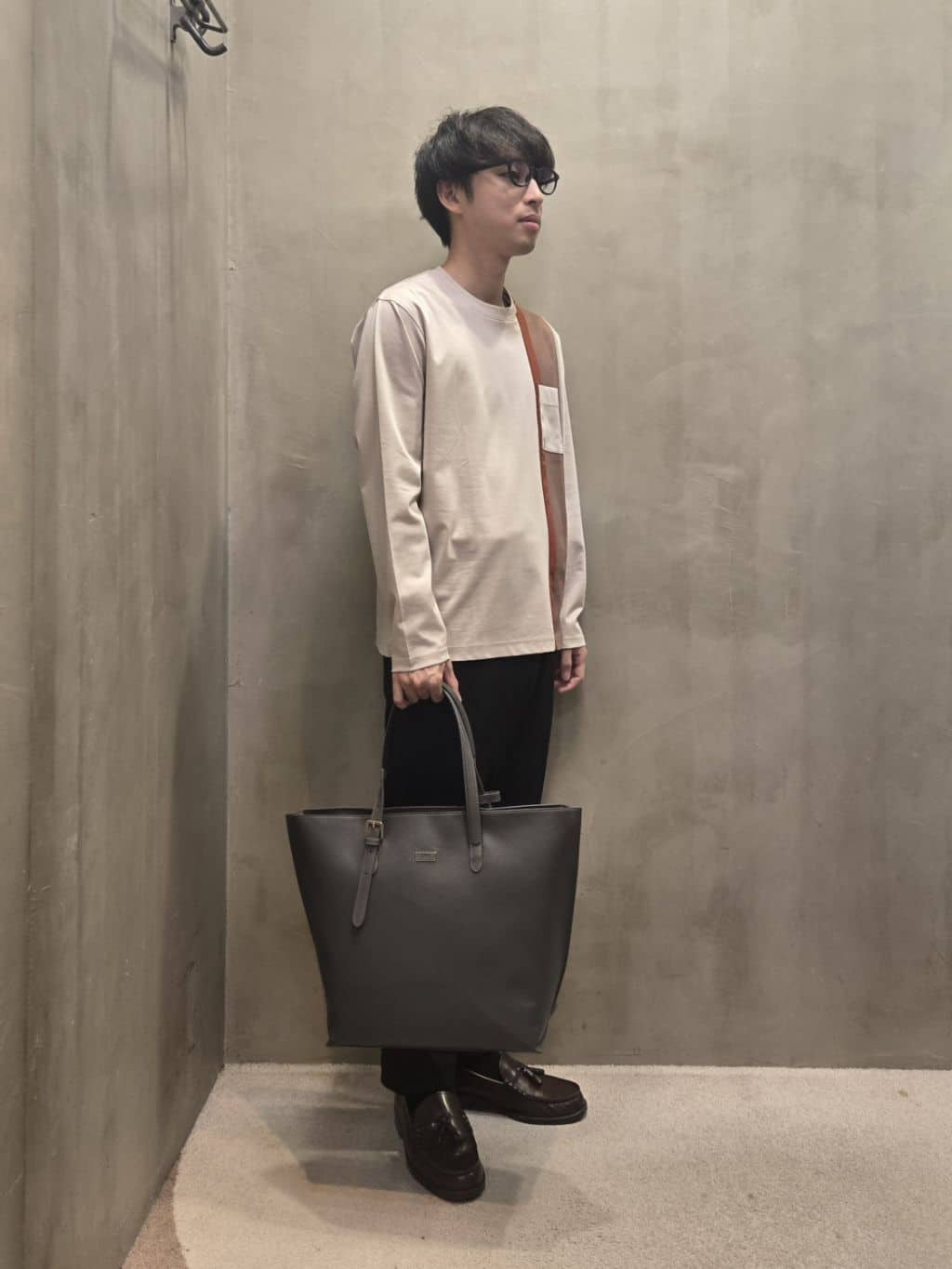 白木駆さんの「TAKEO KIKUCHI｜【ONOFF対応】TRダブルニット ストレッチパンツ」を使ったコーディネート