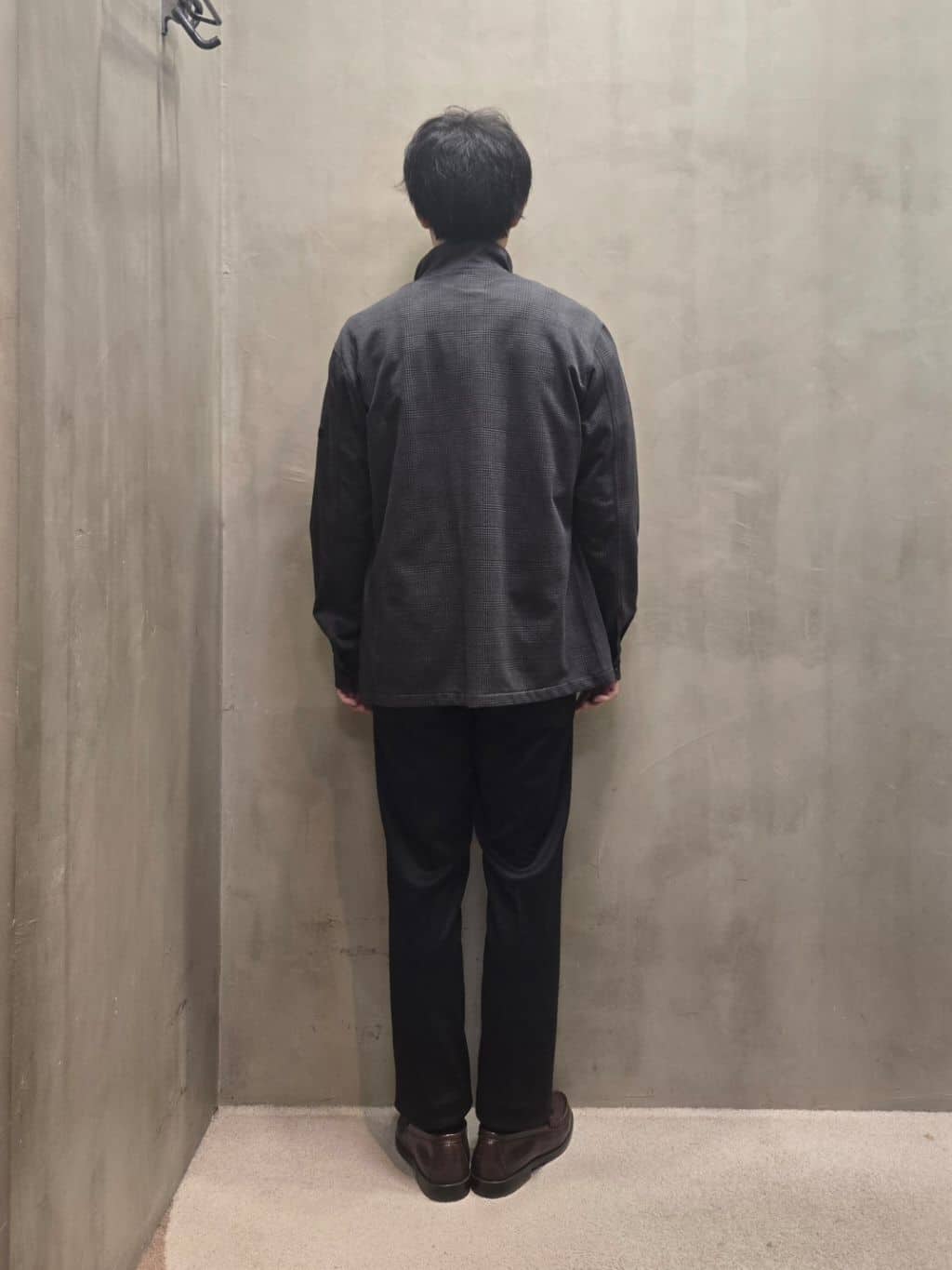 白木駆さんの「TAKEO KIKUCHI｜【ONOFF対応】TRダブルニット ストレッチパンツ」を使ったコーディネート