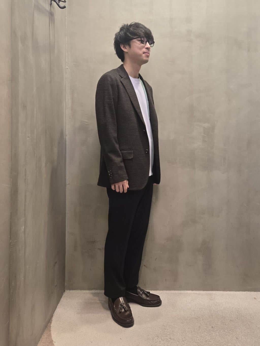 白木駆さんの「TAKEO KIKUCHI｜【ONOFF対応】TRダブルニット ストレッチパンツ」を使ったコーディネート