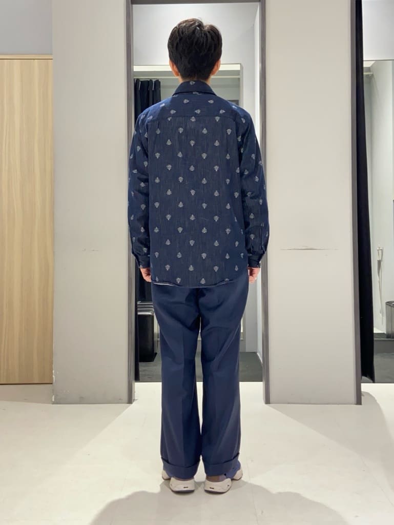 わいずみさんの「TAKEO KIKUCHI｜ハットモチーフ ジャカード ストライプ シャツ」を使ったコーディネート