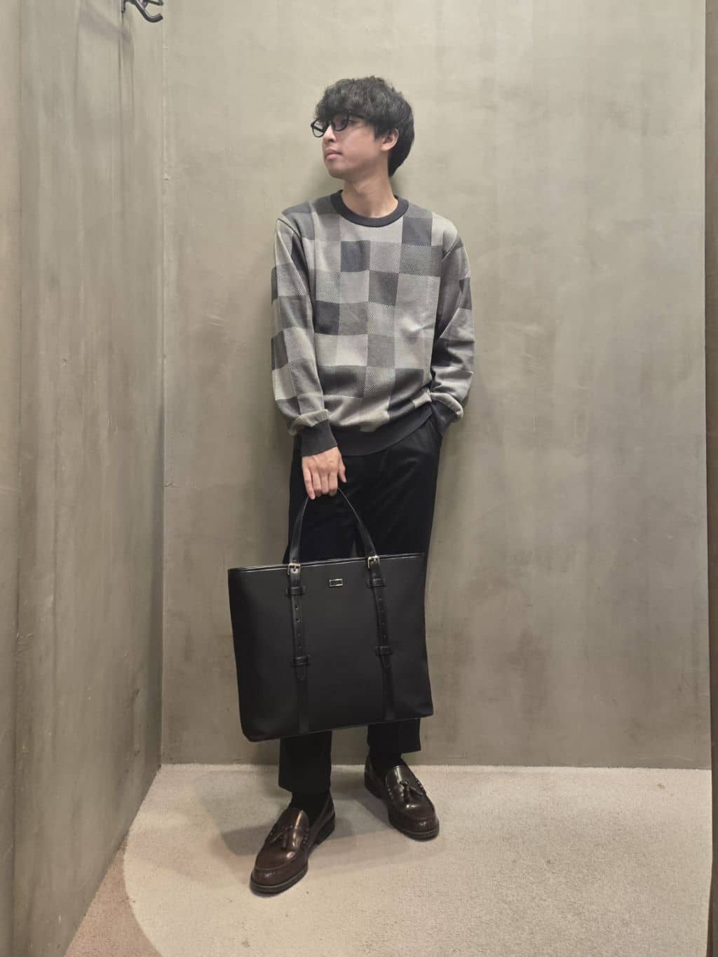 白木駆さんの「TAKEO KIKUCHI｜【ONOFF対応】TRダブルニット ストレッチパンツ」を使ったコーディネート