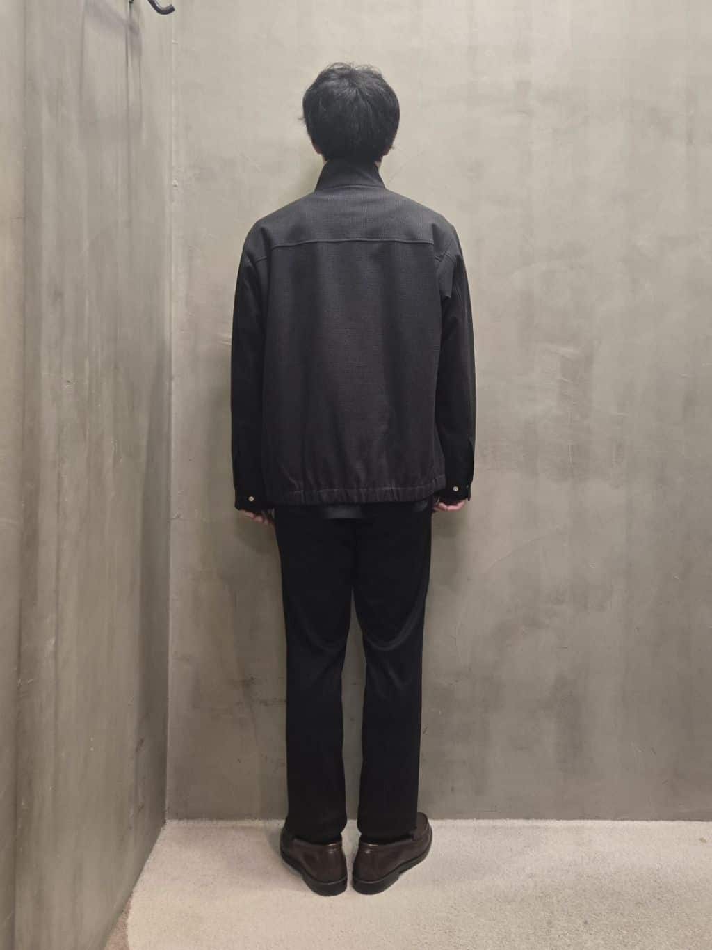 白木駆さんの「TAKEO KIKUCHI｜【ONOFF対応】TRダブルニット ストレッチパンツ」を使ったコーディネート