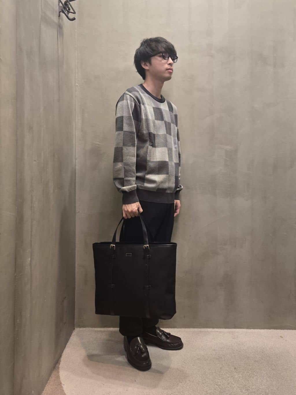 白木駆さんの「TAKEO KIKUCHI｜【ONOFF対応】TRダブルニット ストレッチパンツ」を使ったコーディネート
