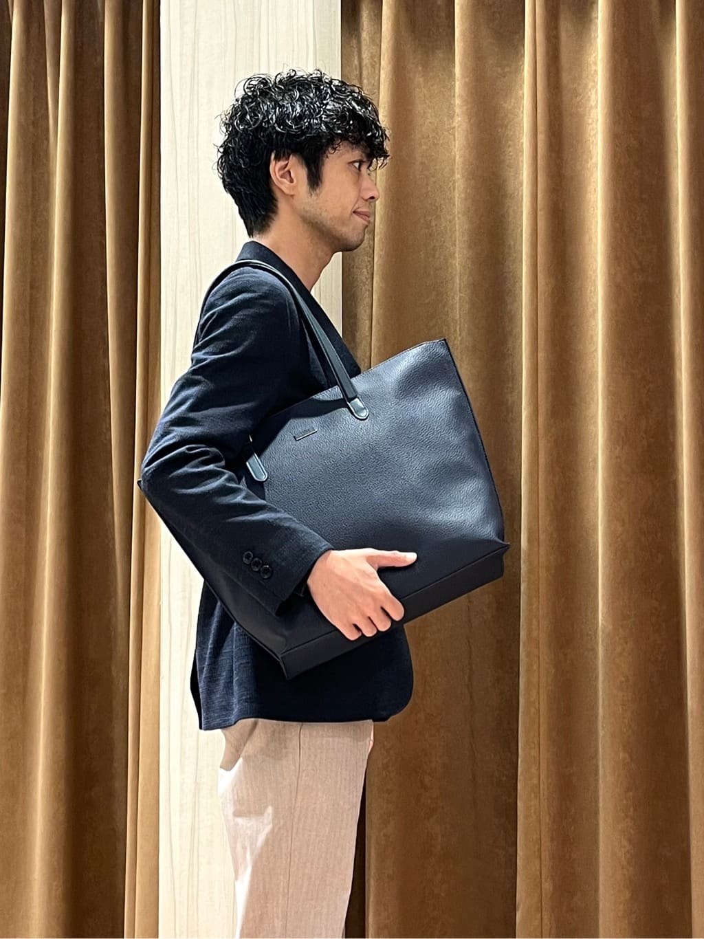 URAさんの「TAKEO KIKUCHI｜【Made in JAPAN】播州織 ヘリンボン ストレート パンツ」を使ったコーディネート