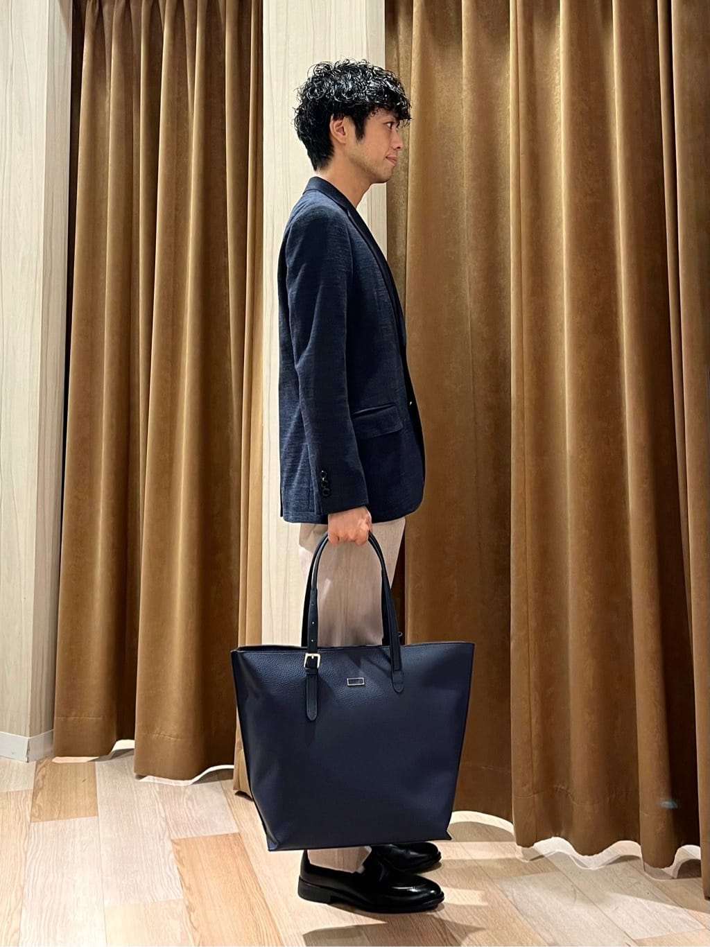 URAさんの「TAKEO KIKUCHI｜【Made in JAPAN】播州織 ヘリンボン ストレート パンツ」を使ったコーディネート