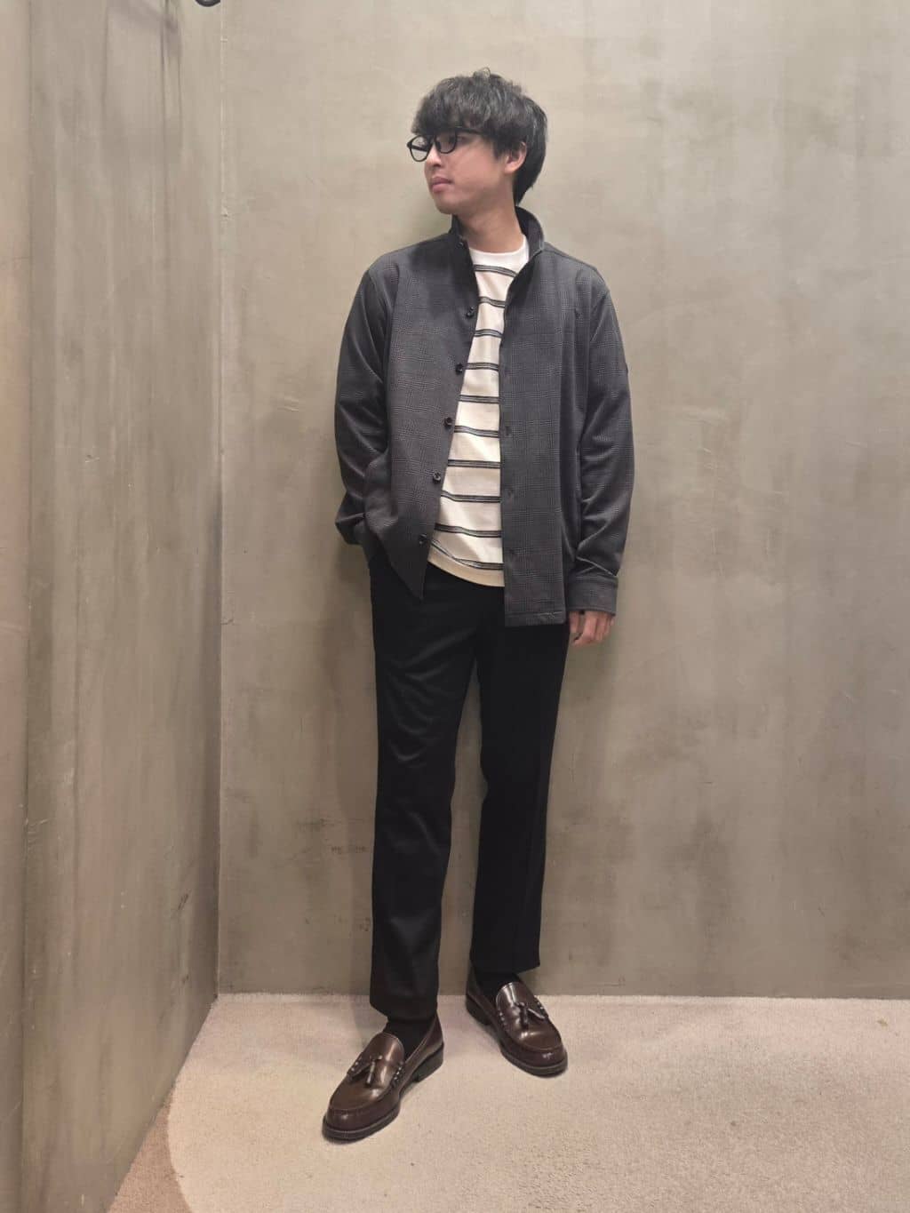 白木駆さんの「TAKEO KIKUCHI｜【ONOFF対応】TRダブルニット ストレッチパンツ」を使ったコーディネート