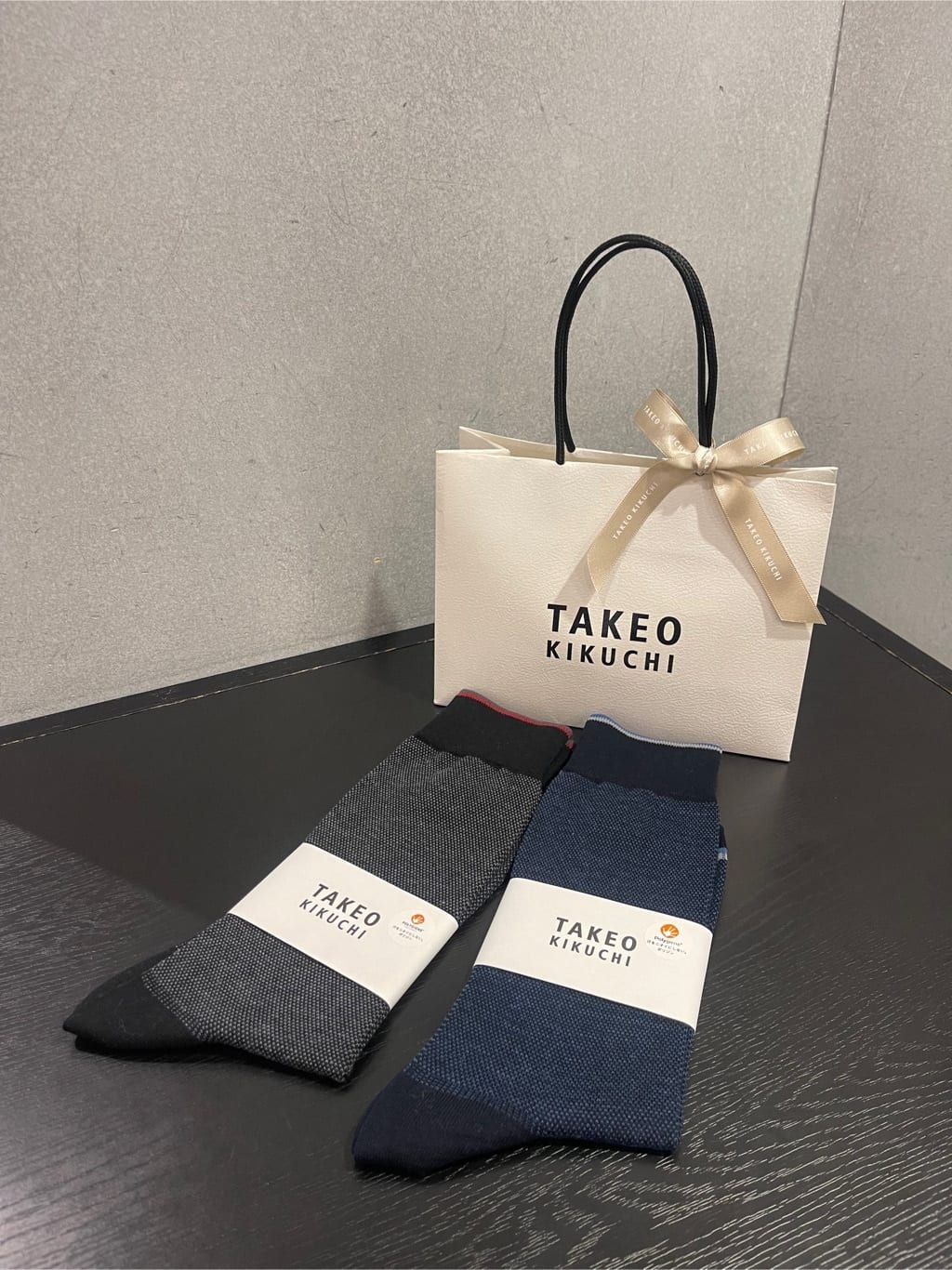 松村泰輔さんの「TAKEO KIKUCHI｜【抗菌防臭/日本製】バーズアイ ドレスソックス」を使ったコーディネート