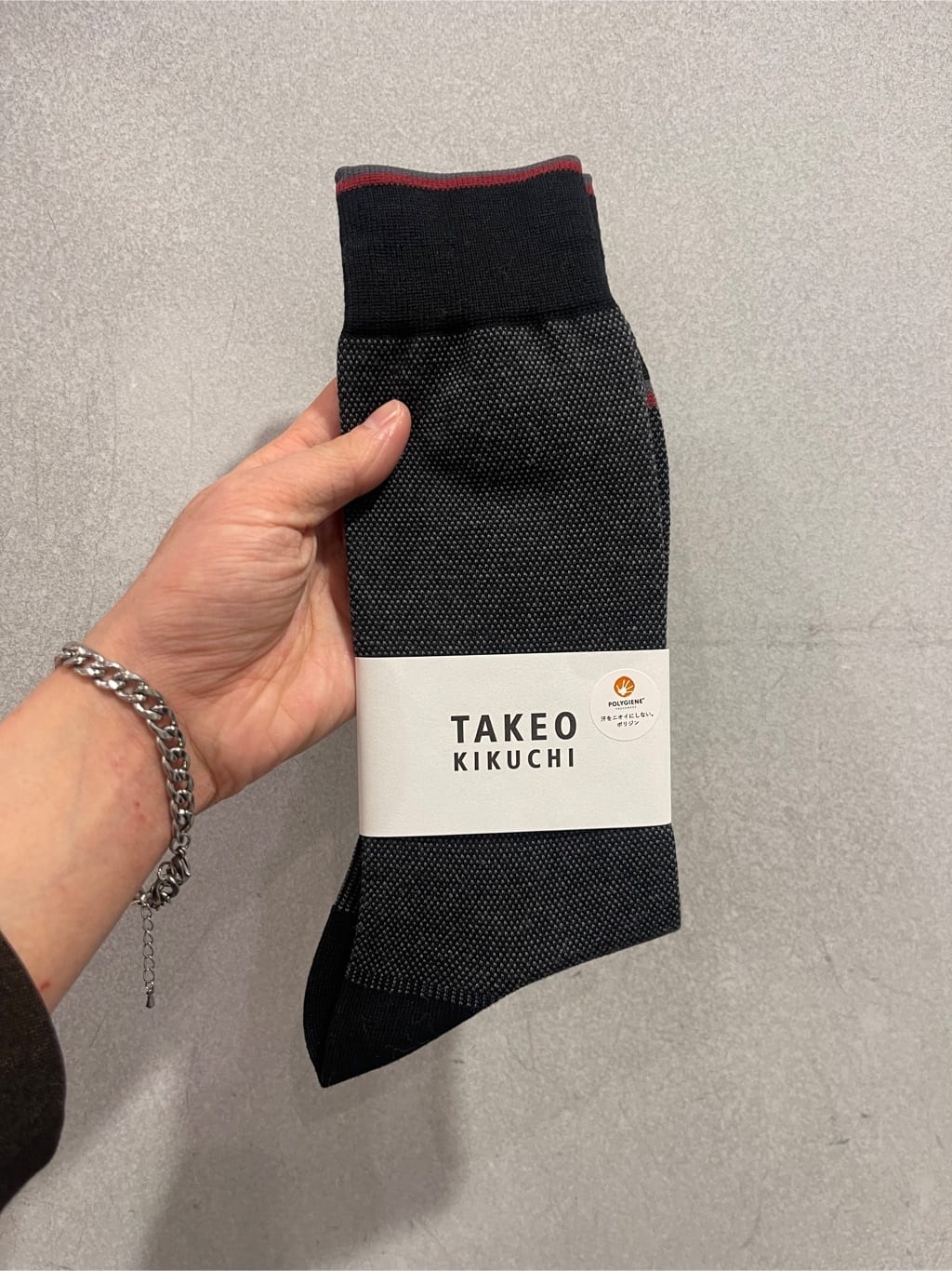 松村泰輔さんの「TAKEO KIKUCHI｜【抗菌防臭/日本製】バーズアイ ドレスソックス」を使ったコーディネート