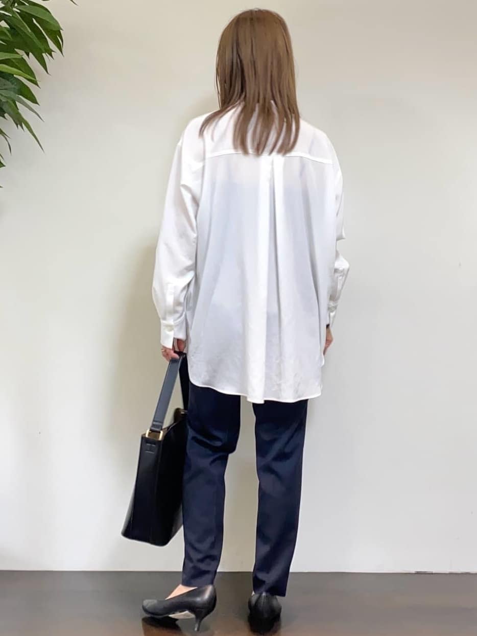 tomoさんの「UNTITLED｜【洗える通勤スーツ】レジェールギャバ ストレッチテーパードパンツ」を使ったコーディネート