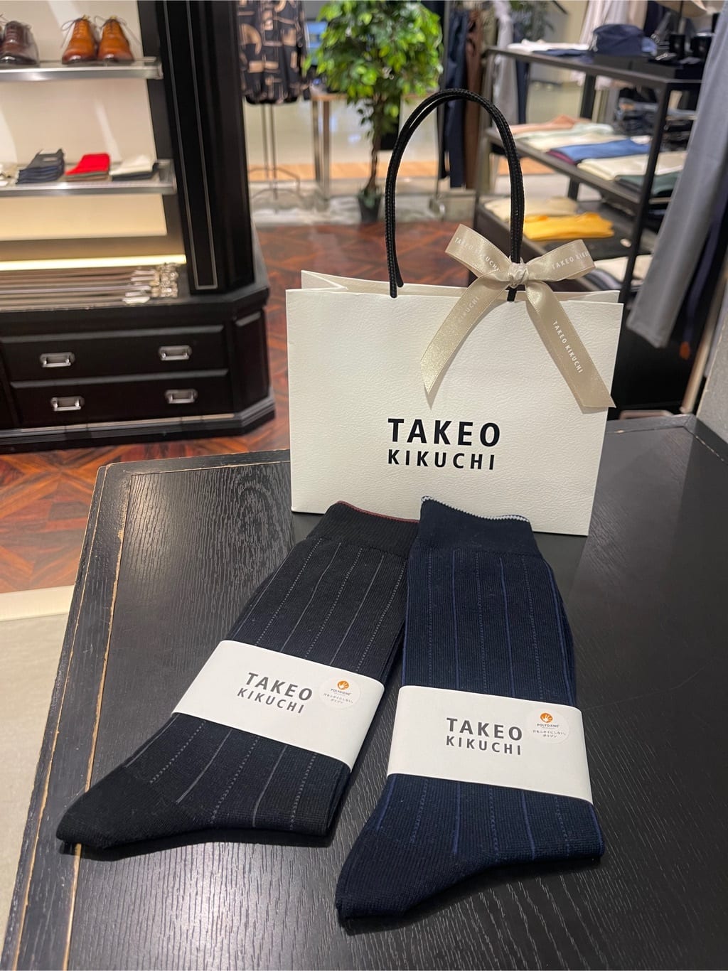 松村泰輔さんの「TAKEO KIKUCHI｜【抗菌防臭/日本製】ストライプ ドレスソックス」を使ったコーディネート