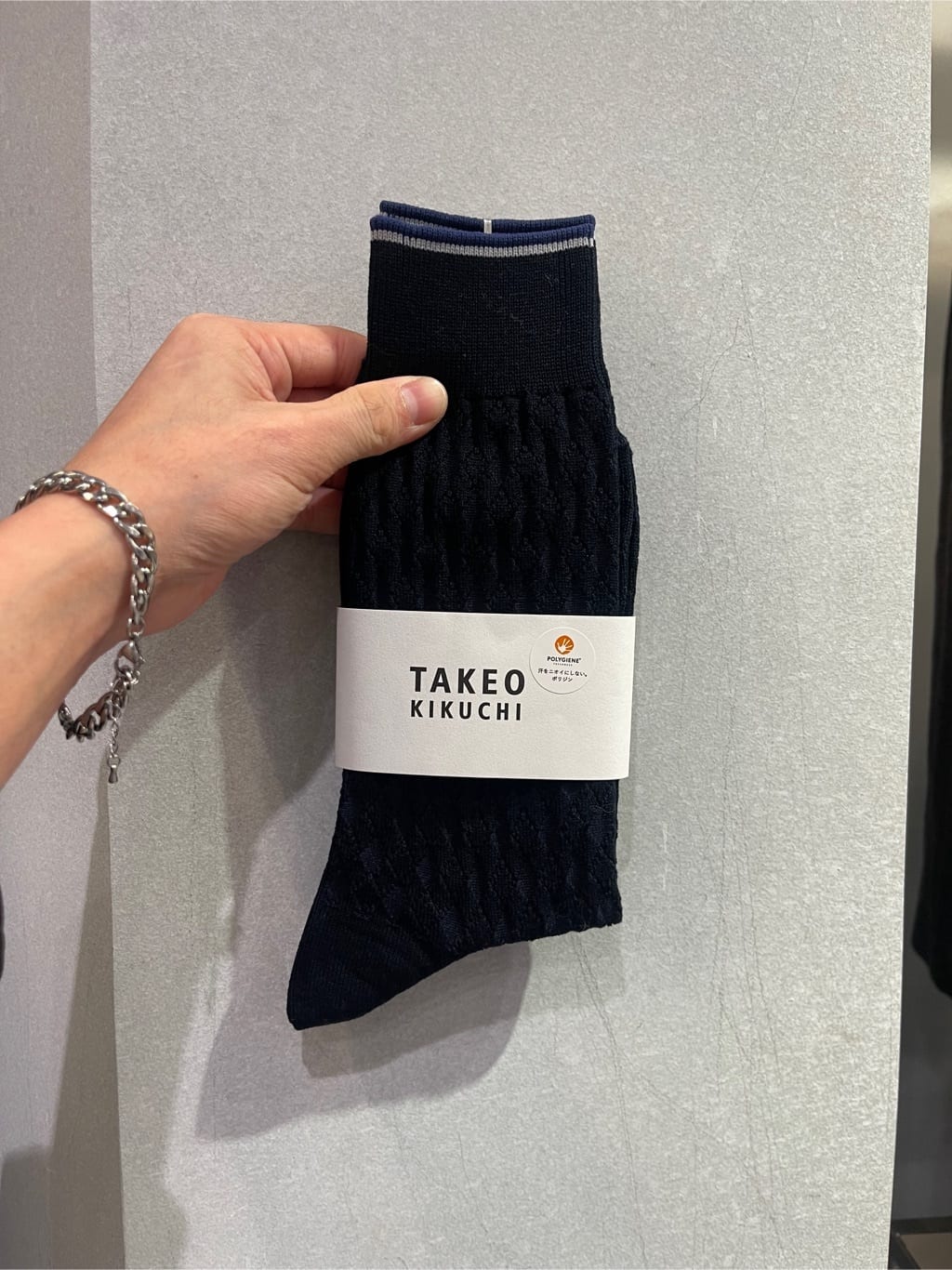 松村泰輔さんの「TAKEO KIKUCHI｜【抗菌防臭/日本製】リンクスダイヤ柄 ドレスソックス」を使ったコーディネート