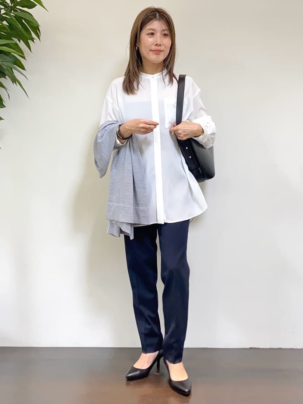 tomoさんの「UNTITLED｜【洗える通勤スーツ】レジェールギャバ ストレッチテーパードパンツ」を使ったコーディネート
