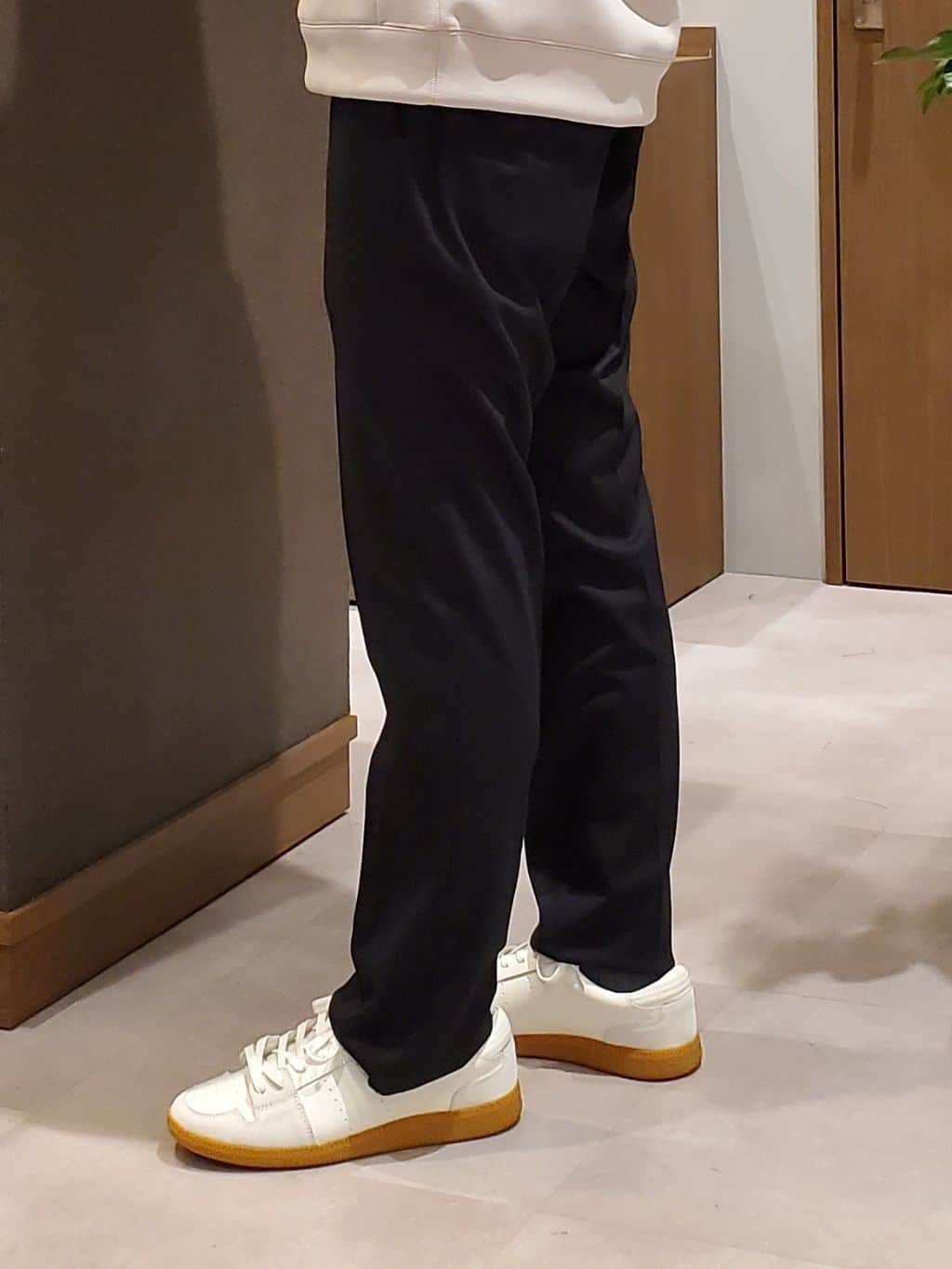 ishidaさんの「TAKEO KIKUCHI｜【ONOFF対応】TRダブルニット ストレッチパンツ」を使ったコーディネート