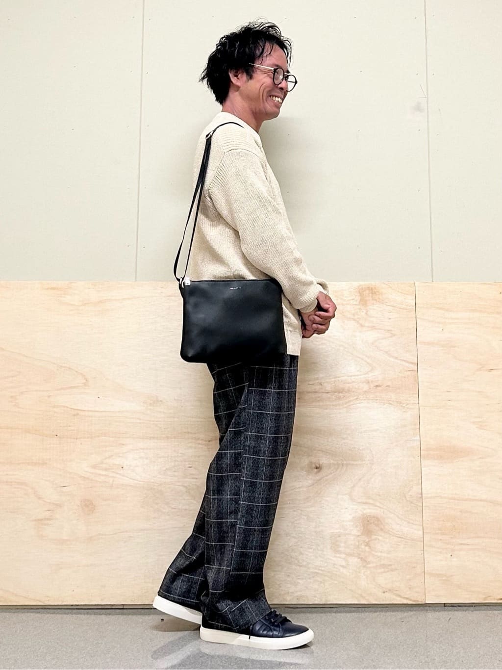 KENJI Iさんの「THE SHOP TK｜サフィアーノミニサコッシュ」を使ったコーディネート