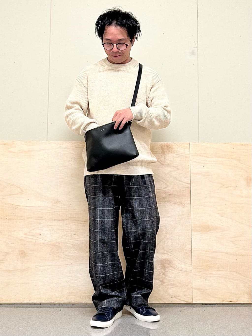 KENJI Iさんの「THE SHOP TK｜サフィアーノミニサコッシュ」を使ったコーディネート